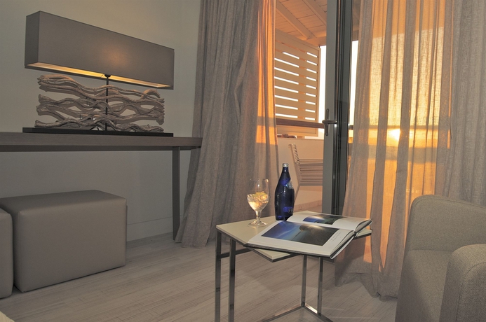 Imagen de los interiores del Hotel Ino Village. Foto 12