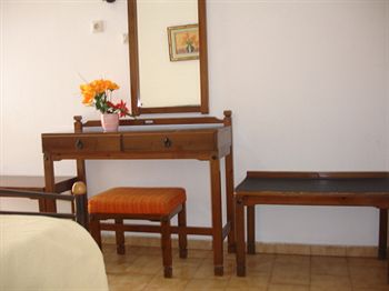 Imagen de los interiores del Hotel Inomaos. Foto 13