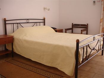 Imagen de la habitación del Hotel Inomaos. Foto 8