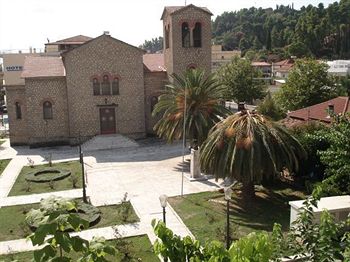 Imagen de los exteriores del Hotel Inomaos. Foto 12