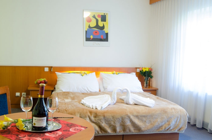 Imagen de la habitación del Hotel Inos. Foto 4