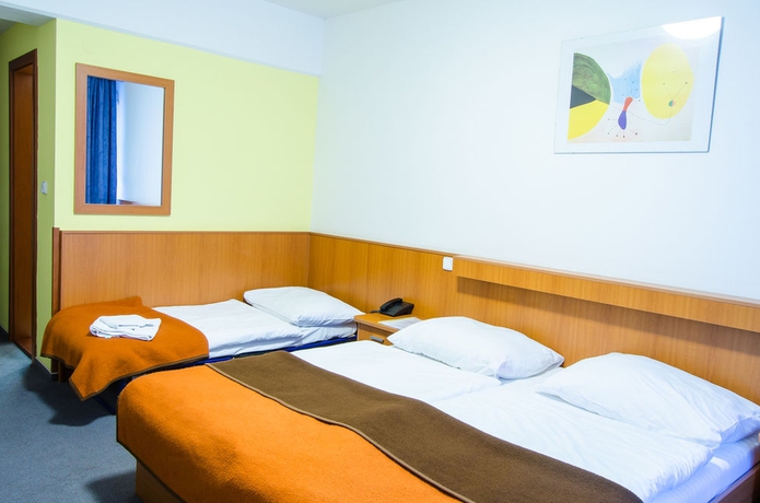 Imagen de la habitación del Hotel Inos. Foto 5