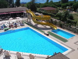 Imagen de la piscina del Hotel Inova Beach. Foto 15