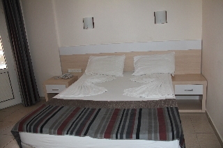 Imagen de la piscina del Hotel Inova Beach. Foto 16