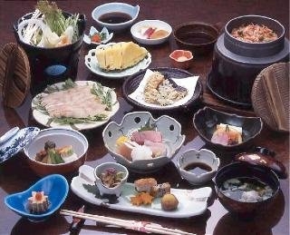 Imagen del bar/restaurante del Hotel Insen Jikagensen Kakenagashi No Hito Kannon Onsen. Foto 2