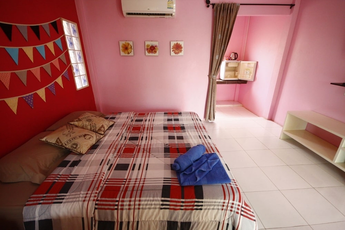 Imagen de la habitación del Hotel Insook Ko Larn Guesthouse. Foto 3