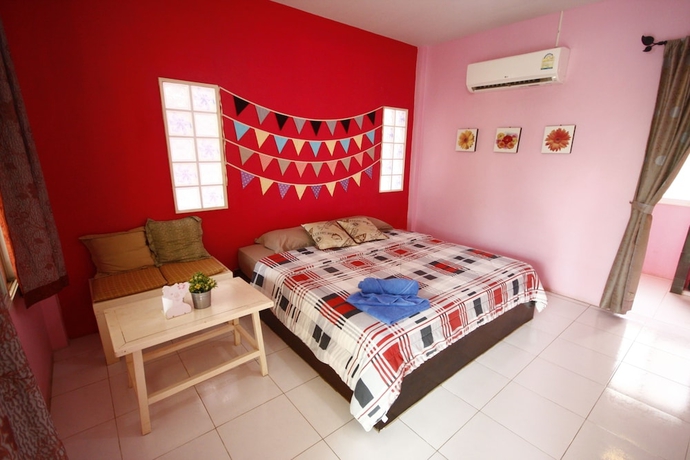 Imagen de la habitación del Hotel Insook Ko Larn Guesthouse. Foto 4