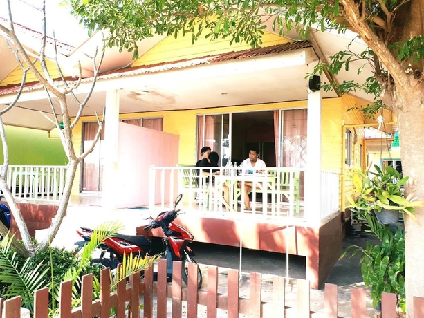 Imagen de la habitación del Hotel Insook Ko Larn Guesthouse. Foto 11