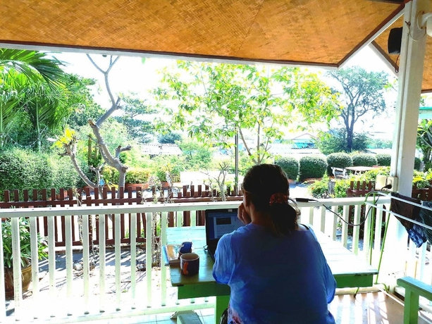 Imagen de la habitación del Hotel Insook Ko Larn Guesthouse. Foto 17