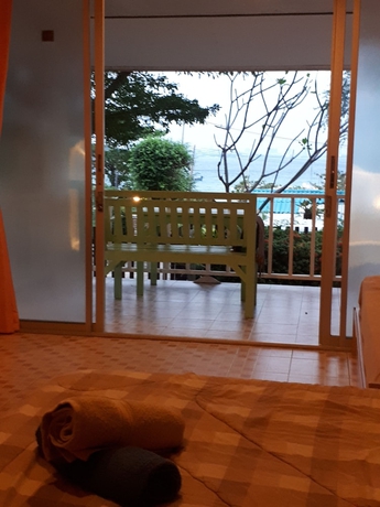 Imagen de la habitación del Hotel Insook Ko Larn Guesthouse. Foto 18