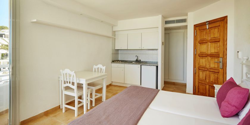 Imagen de la habitación del Hotel Insotel Club Tarida Playa. Foto 5