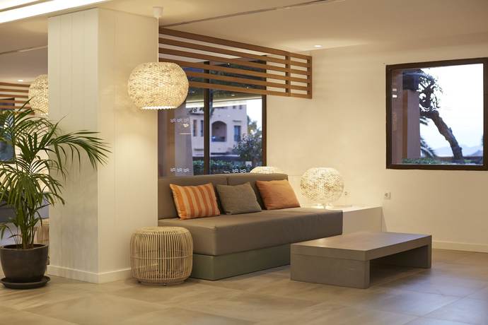Imagen de los interiores del Hotel Insotel Club Tarida Playa. Foto 18