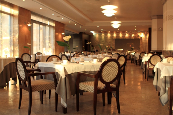 Imagen del bar/restaurante del Hotel Insotel Fenicia Prestige Suites and Spa. Foto 4