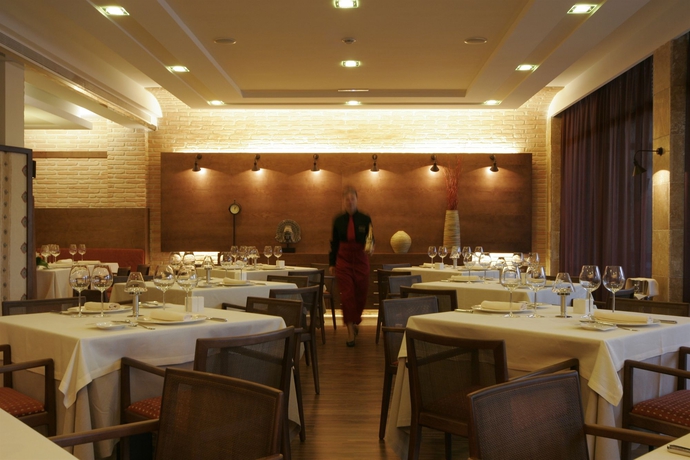 Imagen del bar/restaurante del Hotel Insotel Fenicia Prestige Suites and Spa. Foto 6