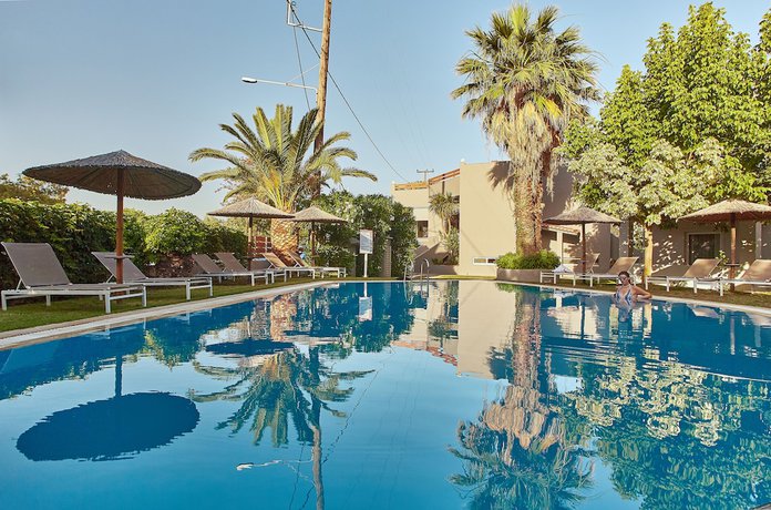 Imagen de la piscina del Hotel Inspira Boutique -Adults Only. Foto 18