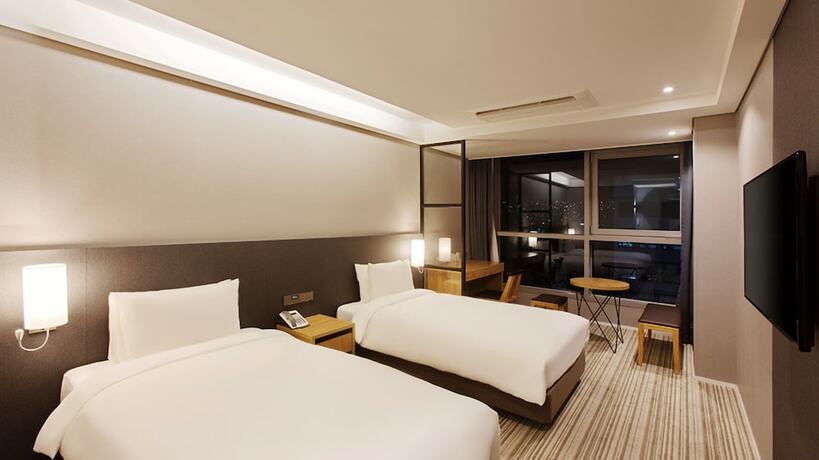 Imagen de la habitación del Hotel Instay. Foto 2