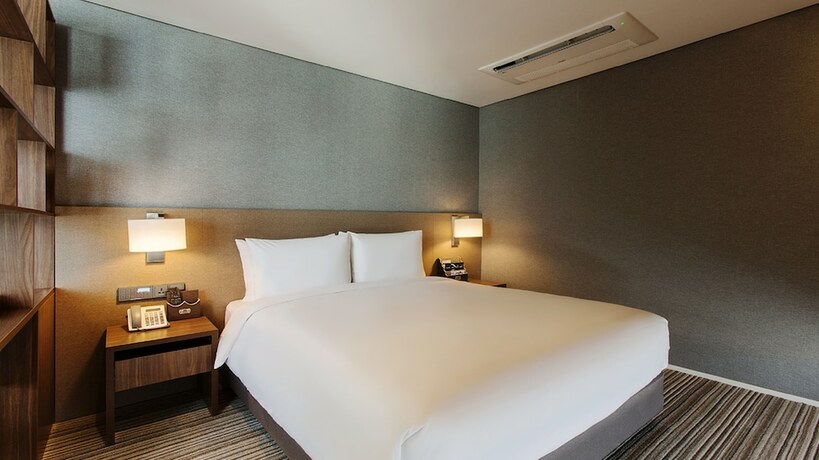 Imagen de la habitación del Hotel Instay. Foto 11