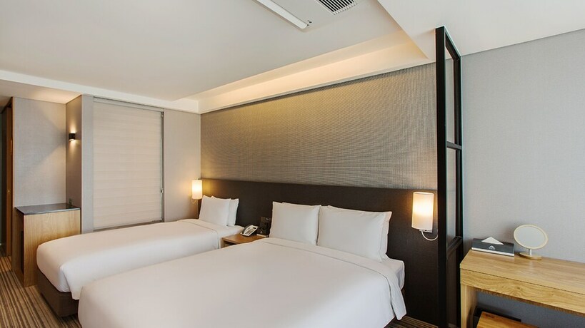 Imagen de la habitación del Hotel Instay. Foto 19