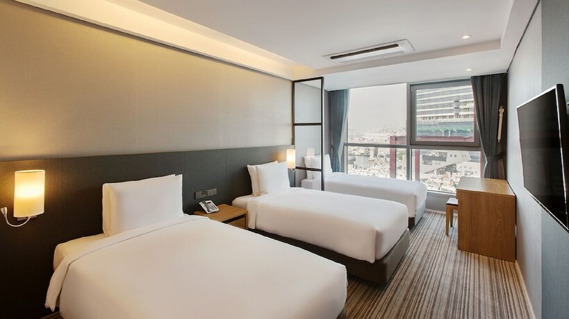 Imagen de la habitación del Hotel Instay. Foto 20