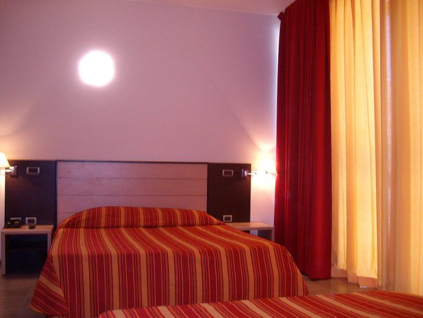 Imagen de la habitación del Hotel Insteia. Foto 12