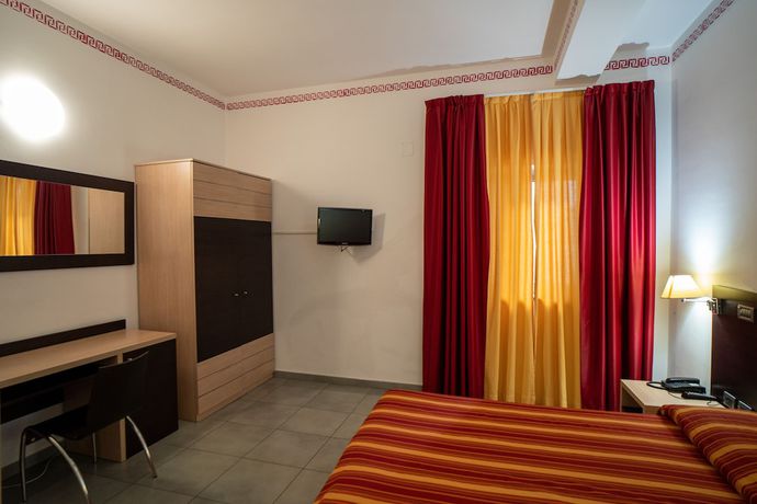 Imagen de la habitación del Hotel Insteia. Foto 15