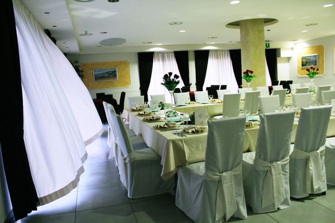 Imagen del bar/restaurante del Hotel Insteia. Foto 5