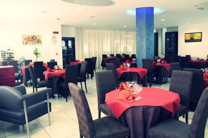 Imagen del bar/restaurante del Hotel Insteia. Foto 6