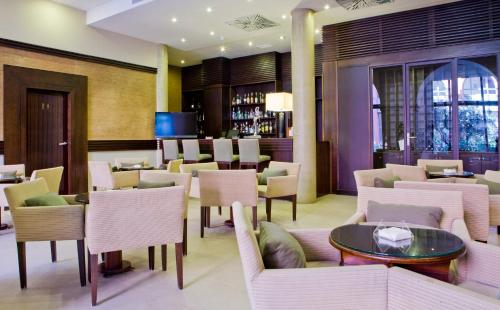 Imagen del bar/restaurante del Hotel Intelier Air&eacute;n. Foto 2