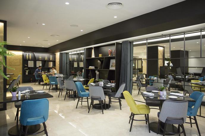 Imagen del bar/restaurante del Hotel Intelier Rosa. Foto 1