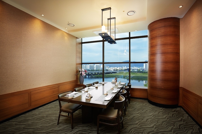 Imagen del bar/restaurante del Hotel Inter Burgo. Foto 4