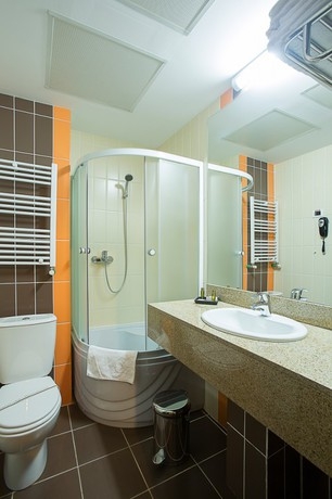 Imagen de los interiores del Hotel Inter Business Bucharest. Foto 4