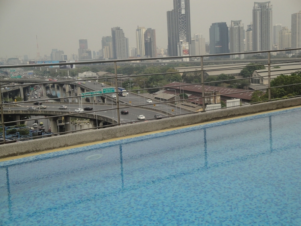 Imagen de la piscina del Hotel Interchange Tower Serviced Apartment. Foto 13
