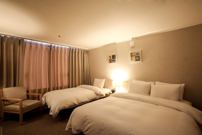 Imagen de la habitación del Hotel Interciti. Foto 16