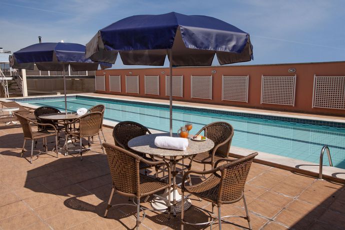 Imagen de la piscina del Hotel Intercity Cuiab&aacute;. Foto 7