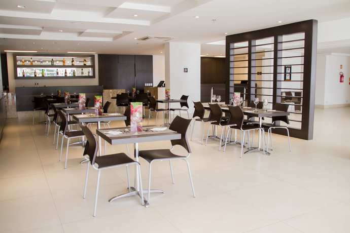 Imagen del bar/restaurante del Hotel Intercity Gravata&iacute;. Foto 3