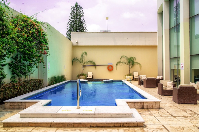 Imagen de la piscina del Hotel Intercity Hotels San Pedro Sula. Foto 18