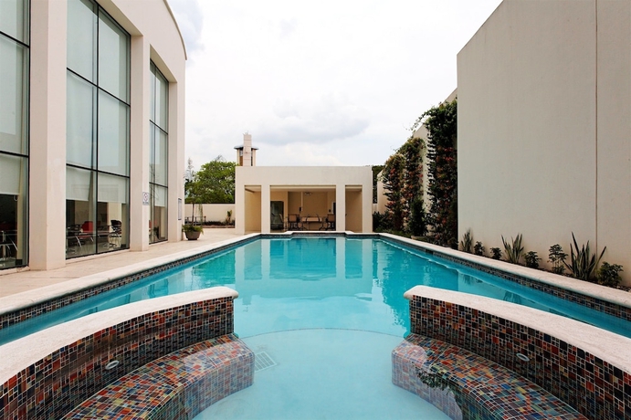 Imagen de la piscina del Hotel Intercity Hotels San Pedro Sula. Foto 19