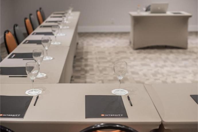 Imagen de los interiores del Hotel Intercity Itupeva. Foto 15