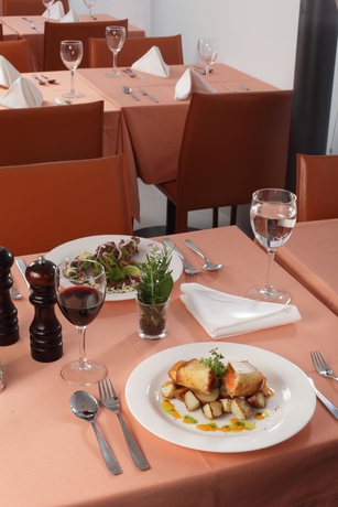 Imagen del bar/restaurante del Hotel Intercity Montevideo. Foto 8