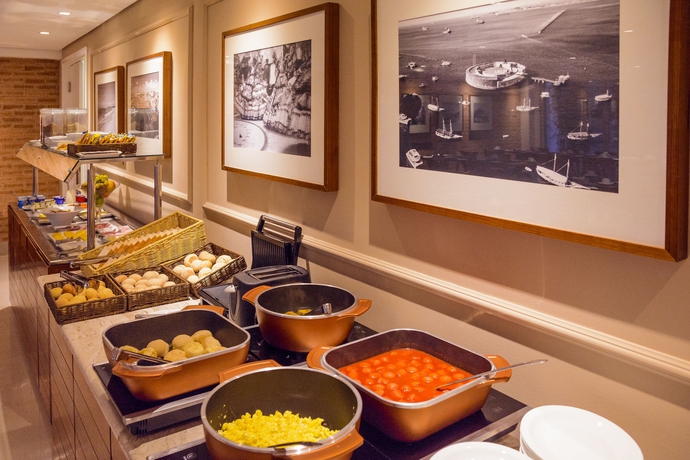 Imagen del bar/restaurante del Hotel Intercity Salvador Aeroporto. Foto 4