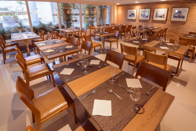 Imagen del bar/restaurante del Hotel Intercity Salvador Aeroporto. Foto 7