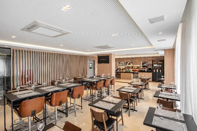Imagen del bar/restaurante del Hotel Intercity S&atilde;o Leopoldo. Foto 5