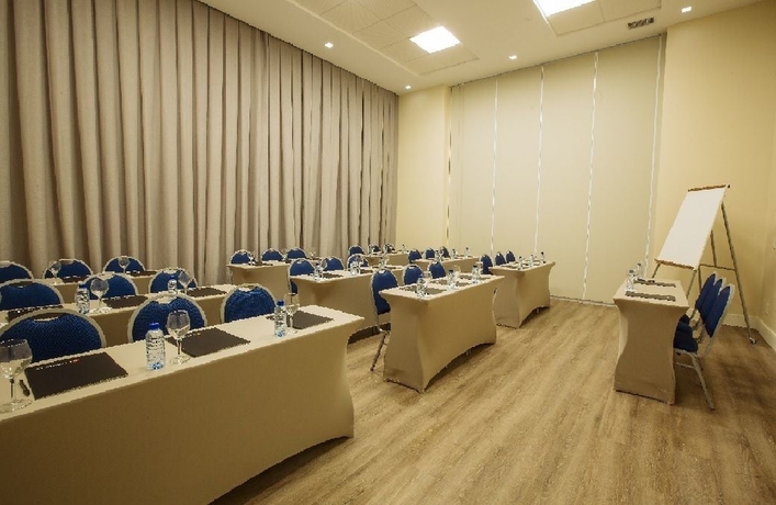 Imagen de los interiores del Hotel Intercity Suape Costa Dourada. Foto 14