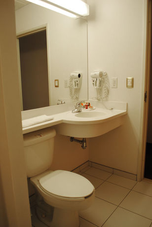 Imagen de los interiores del Hotel Intercity Zapopan. Foto 13