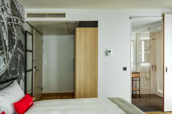 Imagen de la habitación del Hotel IntercityHotel Amsterdam Schiphol Airport. Foto 3