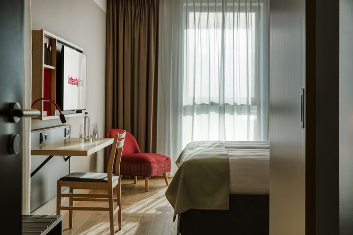 Imagen de la habitación del Hotel IntercityHotel Amsterdam Schiphol Airport. Foto 4