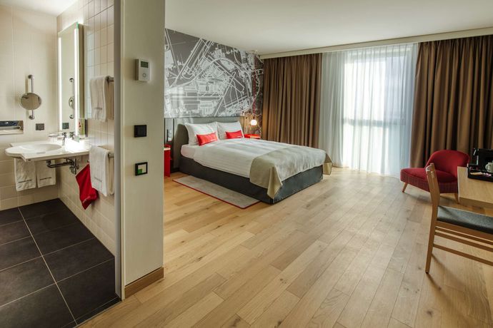 Imagen de la habitación del Hotel IntercityHotel Amsterdam Schiphol Airport. Foto 12