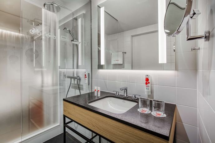 Imagen de la habitación del Hotel IntercityHotel Amsterdam Schiphol Airport. Foto 14