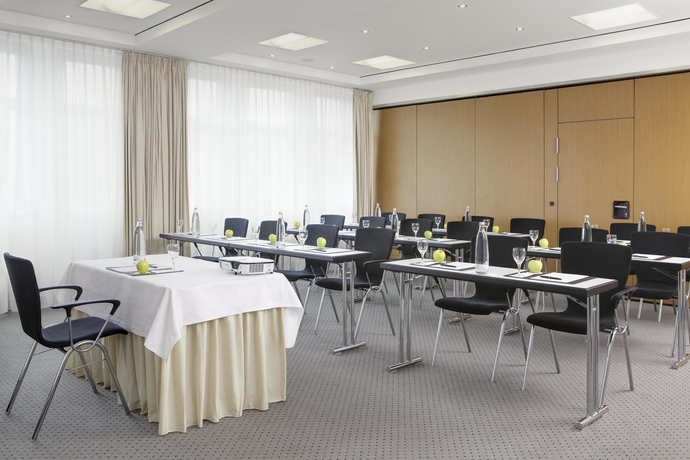 Imagen de los interiores del Hotel IntercityHotel Berlin Ostbahnhof. Foto 11