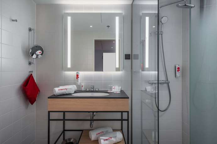 Imagen de la habitación del Hotel IntercityHotel Budapest. Foto 2